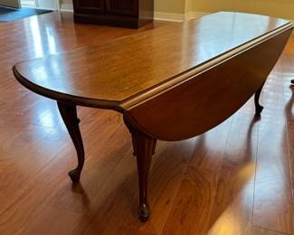 2	$150 	
Drop leaf coffee table 51Wx15Dx18T