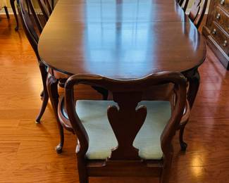 5	$599 	
Dining room table 4 chairs + 2 captain chairs Hickory NC Table pad. 100""L x 43D - 64"" without the leaves "	