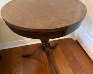 24	$50 	
Round table 23Dx26T	