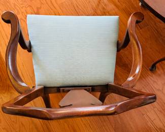 5	$599 	
Dining room table 4 chairs + 2 captain chairs Hickory NC Table pad. 100""L x 43D - 64"" without the leaves "	