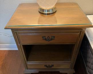 37	$75 	
Link Taylor night stand 2 drawers 22Wx15Dx26T		