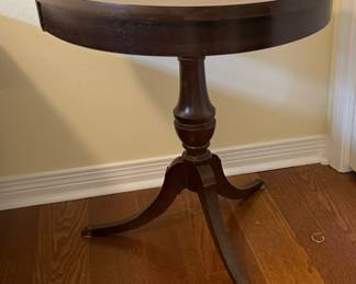 24	$50 	
Round table 23Dx26T	