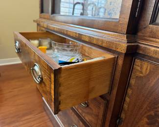 8	$395 	
Hickory NC China cabinet inlaid band 81Tx52Wx13 1/2D	