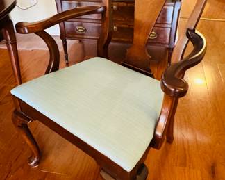 5	$599 	
Dining room table 4 chairs + 2 captain chairs Hickory NC Table pad. 100""L x 43D - 64"" without the leaves "	
