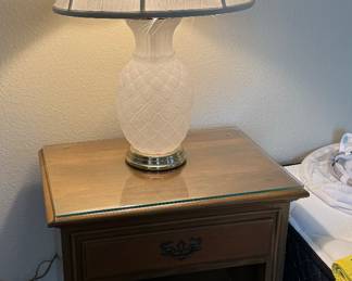 37	$75 	
Link Taylor night stand 2 drawers 22Wx15Dx26T		