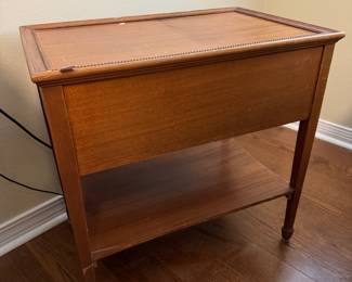 28	$50 	
End table 25Wx17Dx24T		