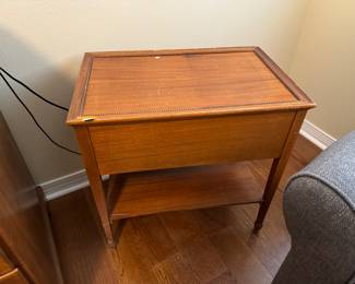 28	$50 	
End table 25Wx17Dx24T		