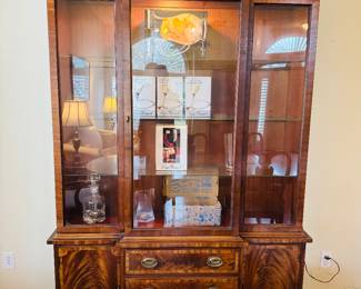 8	$395 	
Hickory NC China cabinet inlaid band 81Tx52Wx13 1/2D	