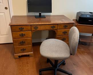 29	$175 	
Ethan Allen wood desk Chippendale style pulls 	