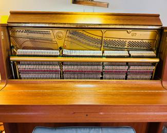 9B	
Yamaha upright teak piano U7 H 2487258									
60Wx26Dx51T	