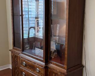 8	$395 	
Hickory NC China cabinet inlaid band 81Tx52Wx13 1/2D	