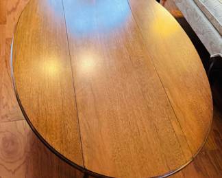 2	$150 	
Drop leaf coffee table 51Wx15Dx18T