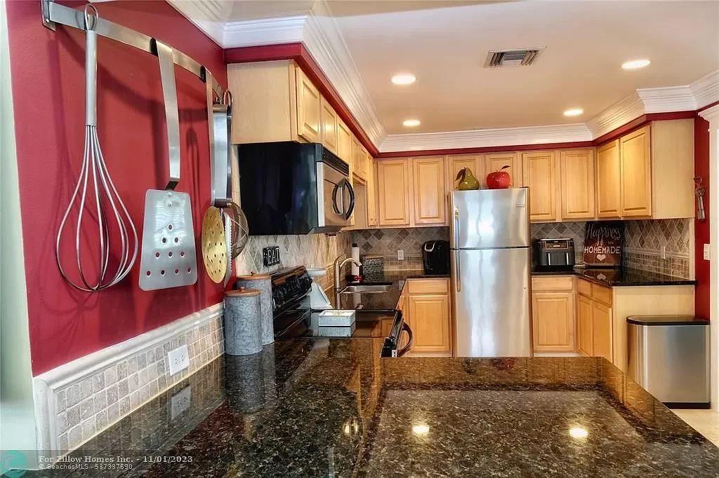 POMPANO BEACH ESTATE AUCTION in Pompano Beach, FL starts on 11/11/2023