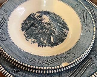 Vintage plates 1 has a chip 
