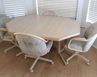 This breakfast table is vintage and an excellent condition!