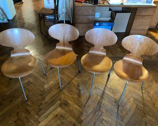 Arne Jacobsen chairs 