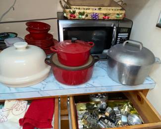 La crueset and aluminum Vtg. Cook pot