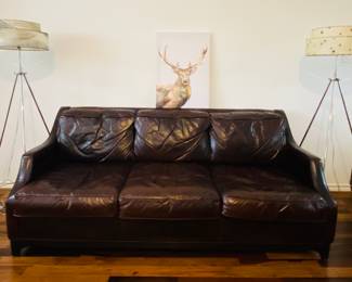 Classic & pristine custom leather sofa by Lulu DK for Elite leather