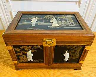 vintage Japanese jewelry box like new