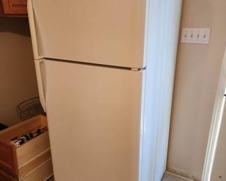 Like new refrigerator