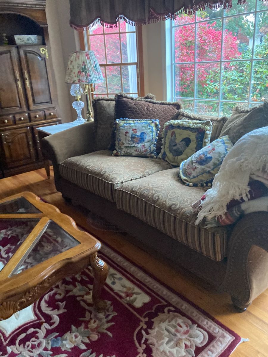 Furniture Throughout

