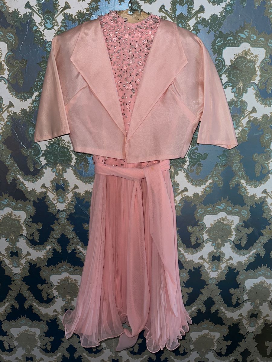 WANTED VINTAGE CLOTHING DEALER / COLLECTOR starts on 11/15/2023