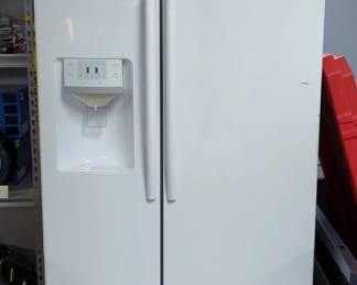 Samsung French Door Refrigerator With Ice And Water In Door, Model RS261MDWP, Powers On