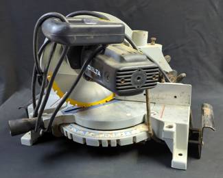 Delta 10" Miter Saw, Powers On
