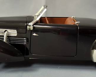 Ertl Diecast 1937 Cord 812 Replica