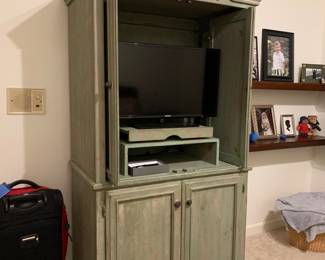 Feature 32' T.v. in cabinet