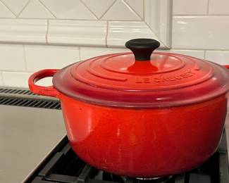 Le Creuset Traditional Round Dutch Oven- 28