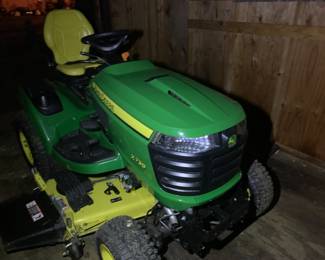 JOHN DEERE RIDING TRACTOR