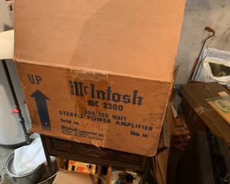 MCINTOSH ELECTRONICS AMPLIFIER