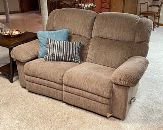 Reclining sofa 