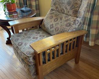 Nice mission style arm chair 