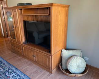 Entertainment center 