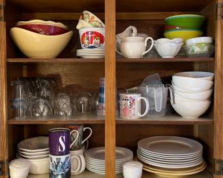 Kitchen items, mugs, cups, plates 