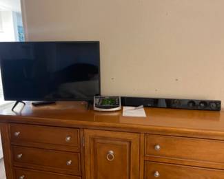 Vizio 32" TV w/ 300W LG Slim Soundbar & Sony Dream Machine Clock