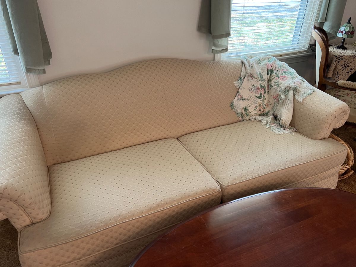 ESTATE SALES BY COLLEEN in Gates, NY starts on 11/18/2023