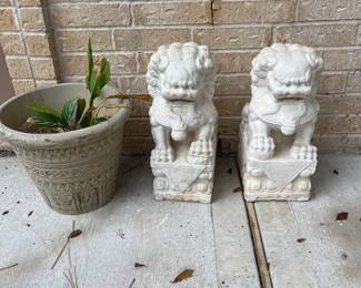 Heavy cement Fu lions