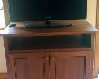 Countryside handcrafted cabinet. Made here in the USA. Documentation included