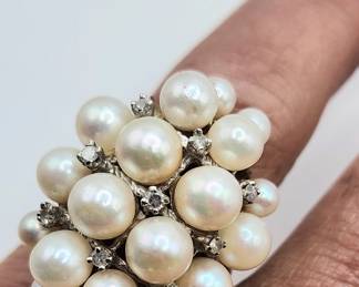 14 kt pearl and diamond ring