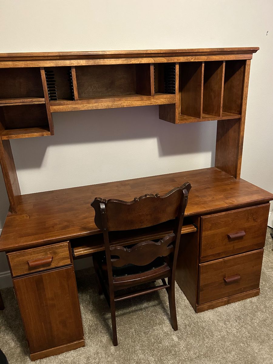 Desk W/ Hutch $390