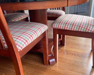 Another view of the pedestal table with black granite top