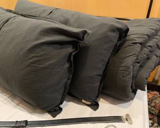 Ugg king duvet and pillow shams - black