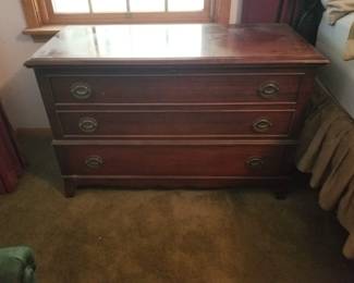 Lane Mahogany Lift-Top Cedar Chest with Drawer