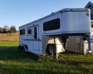 Sundowner Diamond Sport Goodneck Horse Trailer. Saddle Storage, Two Horse Walk In. 