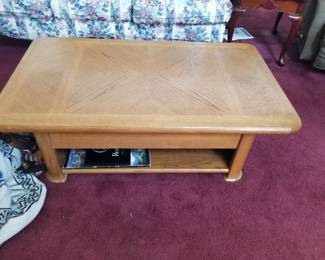 Oak Lift Top Coffee Table