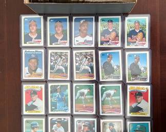 1989 Topps Baseball Card Lot over 800 cards including Randy Johnson, John Smoltz rookies and more