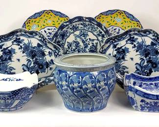 Blue And White Pottery Decor Featuring Bombay Birds